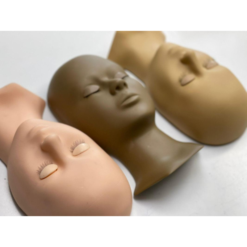 Mannequin head with replaceable eyelids